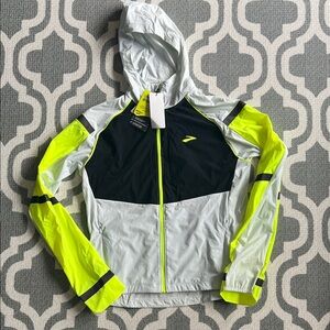 Brooks women’s carbonite jacket